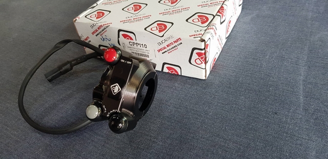Ducabike ครอบประกับ+ สวิทช์ แผงควบคุม ฝั่งขวา เบรค สำหรับ Panigale V4 ตรงรุ่นไม่ต้องแปลง สำเนา