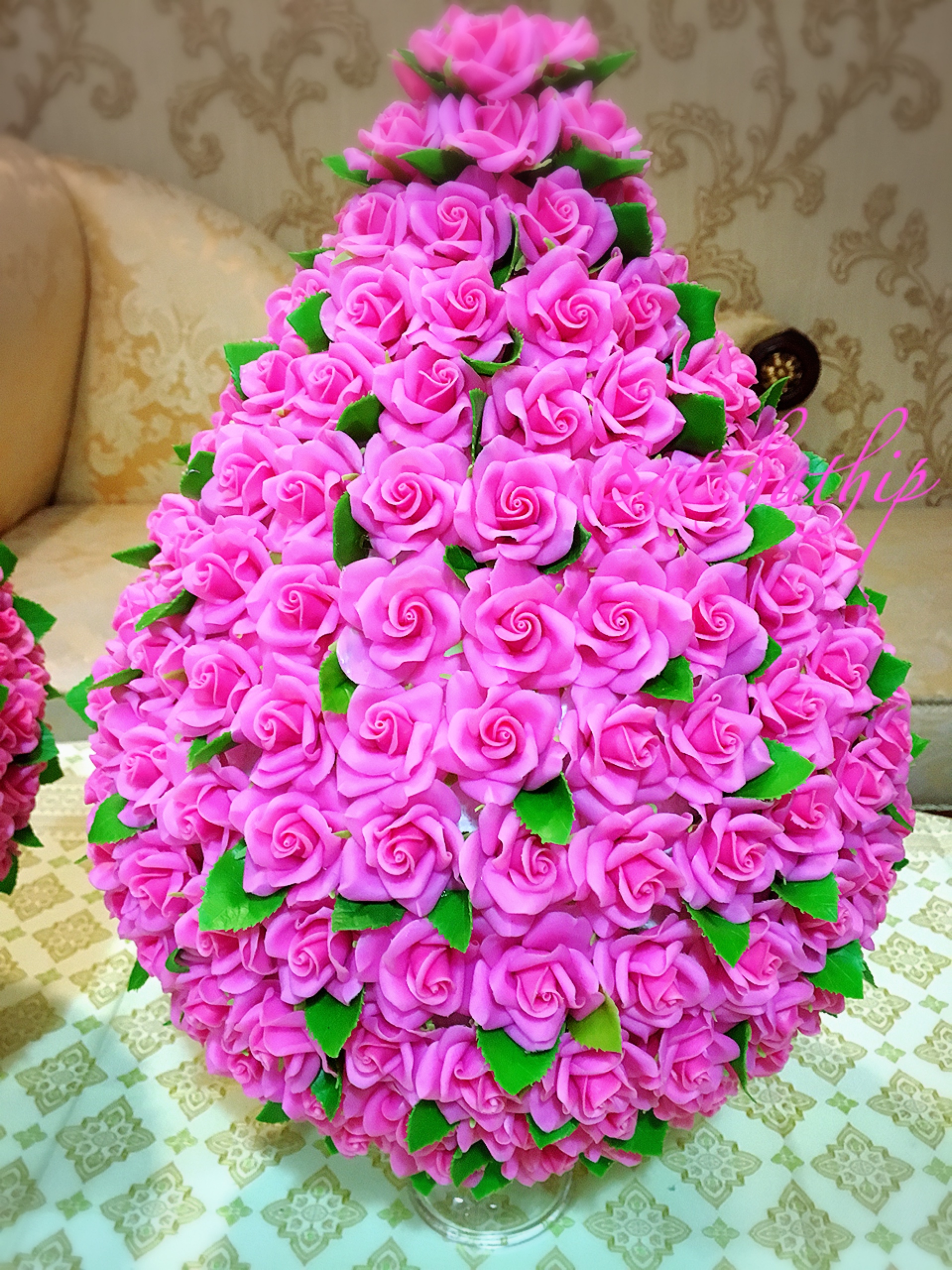 พานพุ่มดอกกุหลาบ ประดิษฐ์จากดิน [11 นิ้ว 12,600 บาท/คู่]