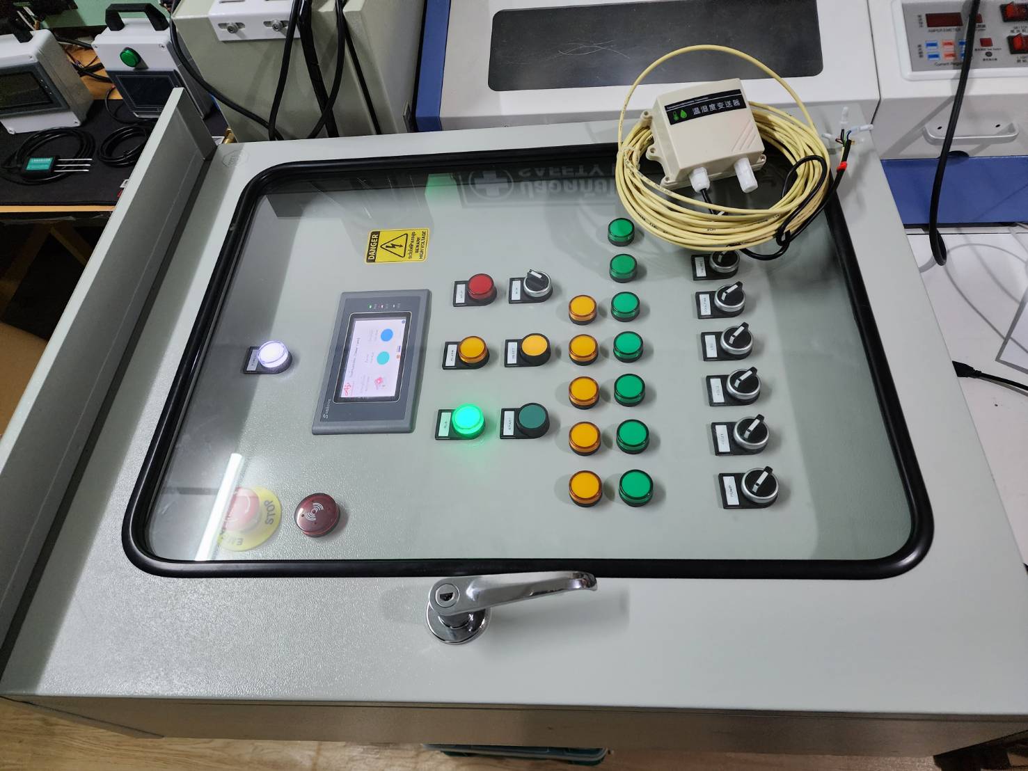 ระบบควบคุมปั๊มอัตโนมัติ โดยสามารถสั่งงานผ่าน IOT และ HMI เกรดอุตสาหกรรม