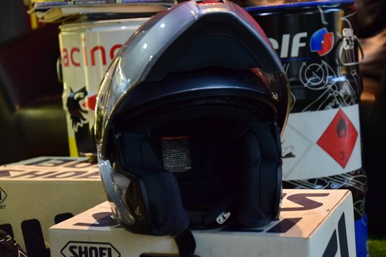 หมวก SHOEI NEOTEC แบบเปิดคาง สีเทา ไซส์ XL มีแว่นดำในตัว