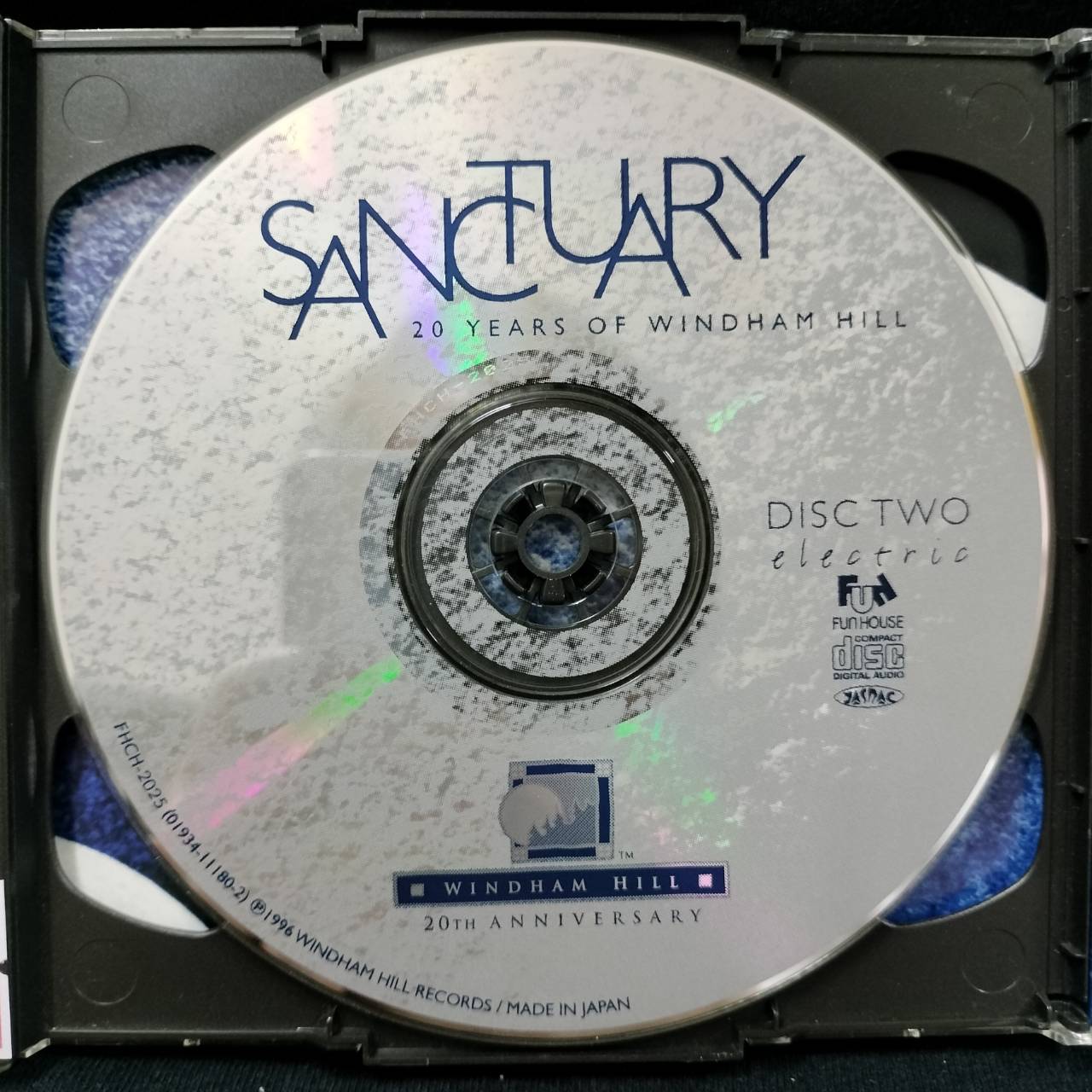 Windham Hill Artists – Sanctuary (20 Years Of Windham Hill) / JAPAN / ปกมีจุดเหลือง / 2CD / แผ่นดี