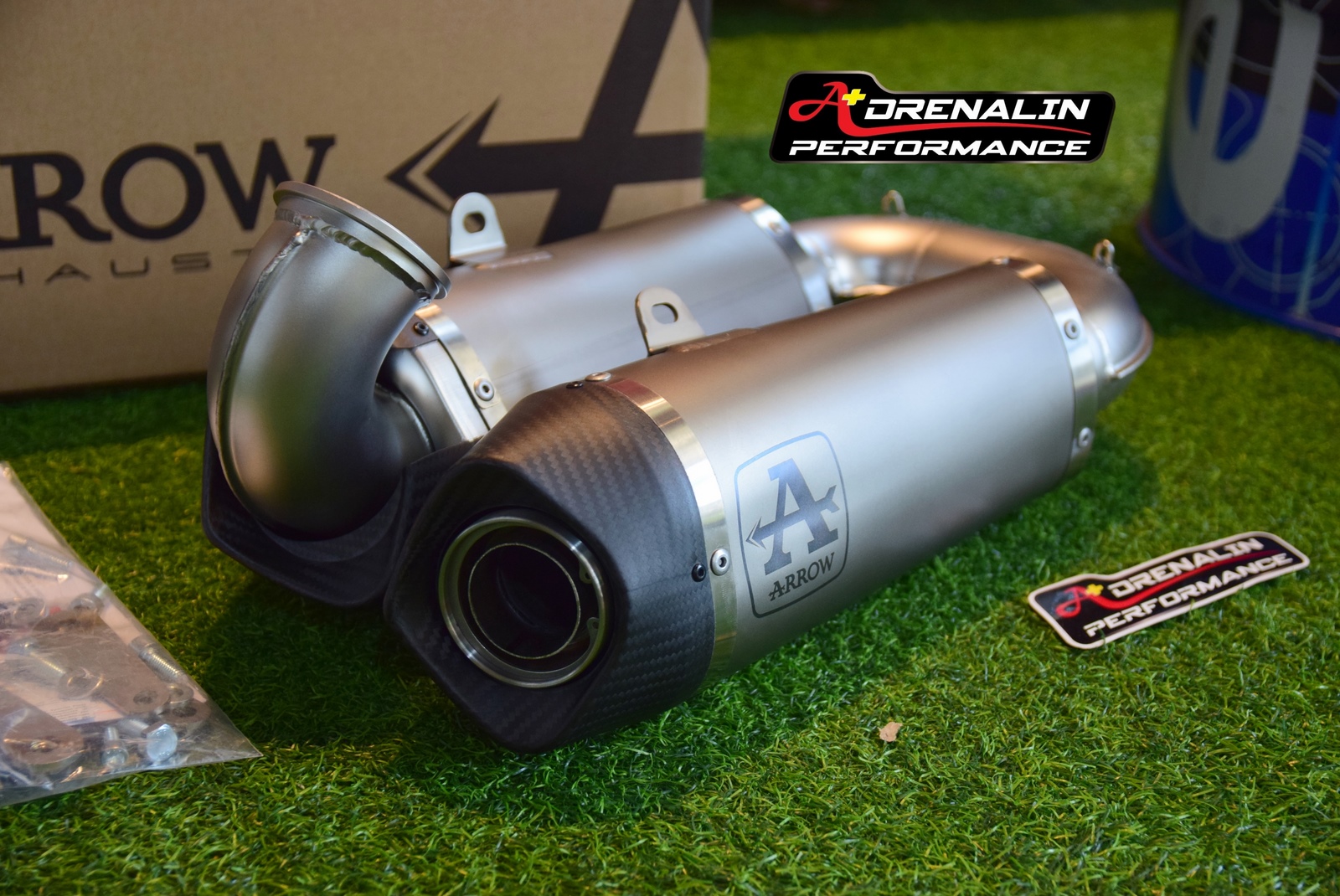 ท่อ Arrow works สำหรับ Panigale V2 2020+ สลิปออน ไทเทเนียม ปากคาร์บอน (For Exhibition only)