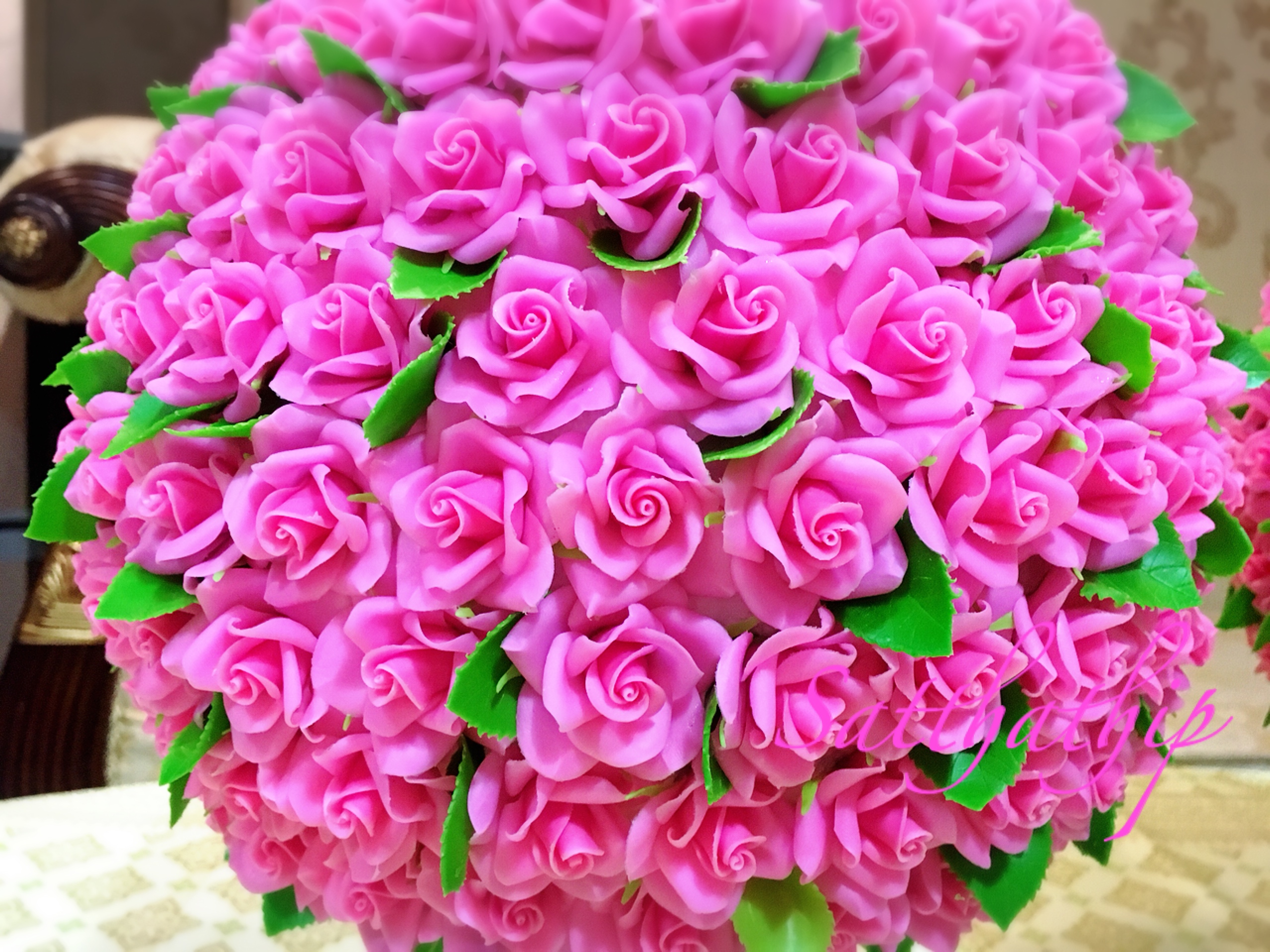 พานพุ่มดอกกุหลาบ ประดิษฐ์จากดิน [11 นิ้ว 12,600 บาท/คู่]