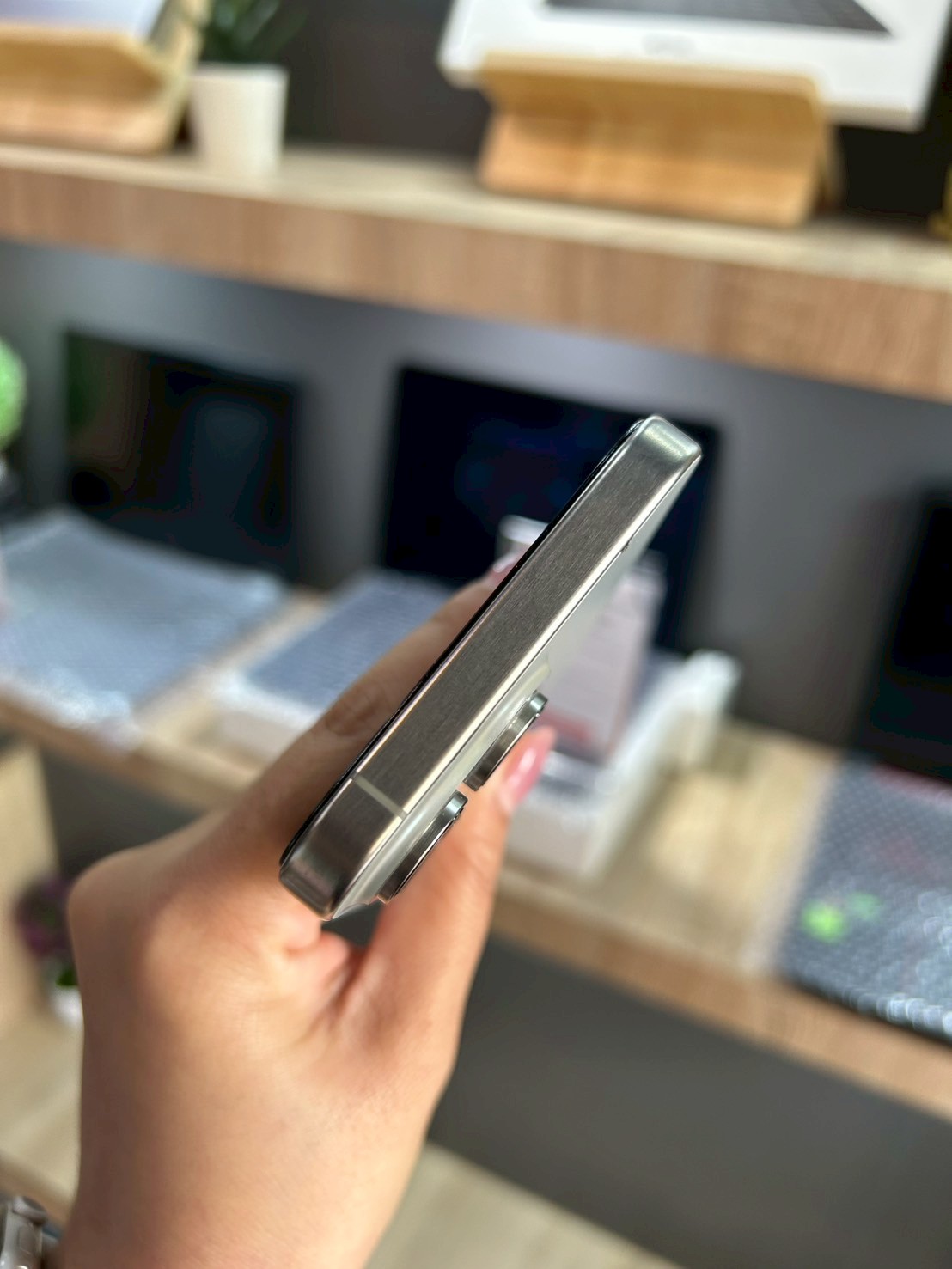 iPhone 15 Pro Max 1TB Natural Titanium