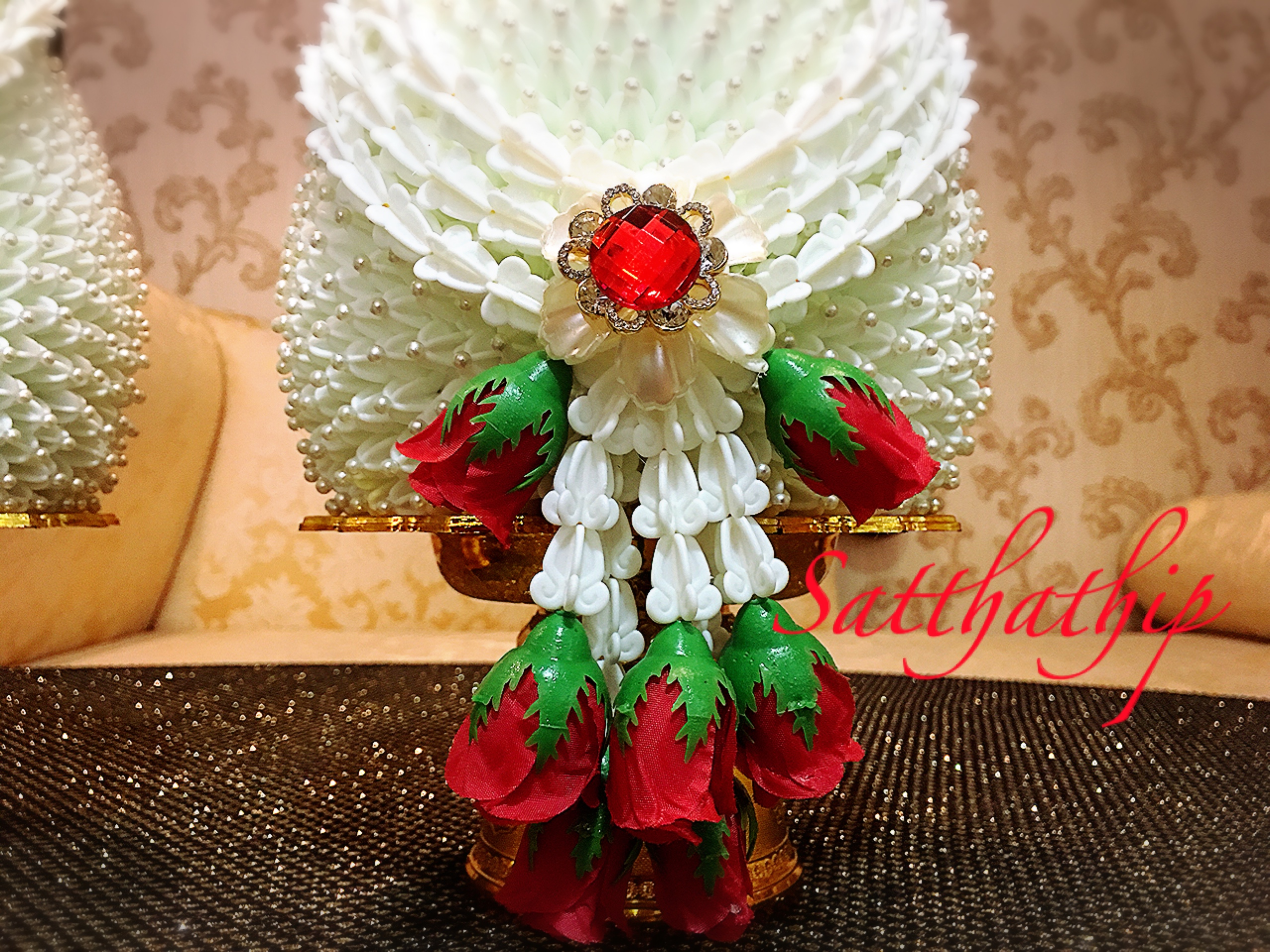 พานพุ่ม - พานพุ่มสักการะ - พานพุ่มดอกรัก - พานพุ่มดอกรักประดิษฐ์ (พลาสติก) - พานพุ่มสีขาว - Panpum