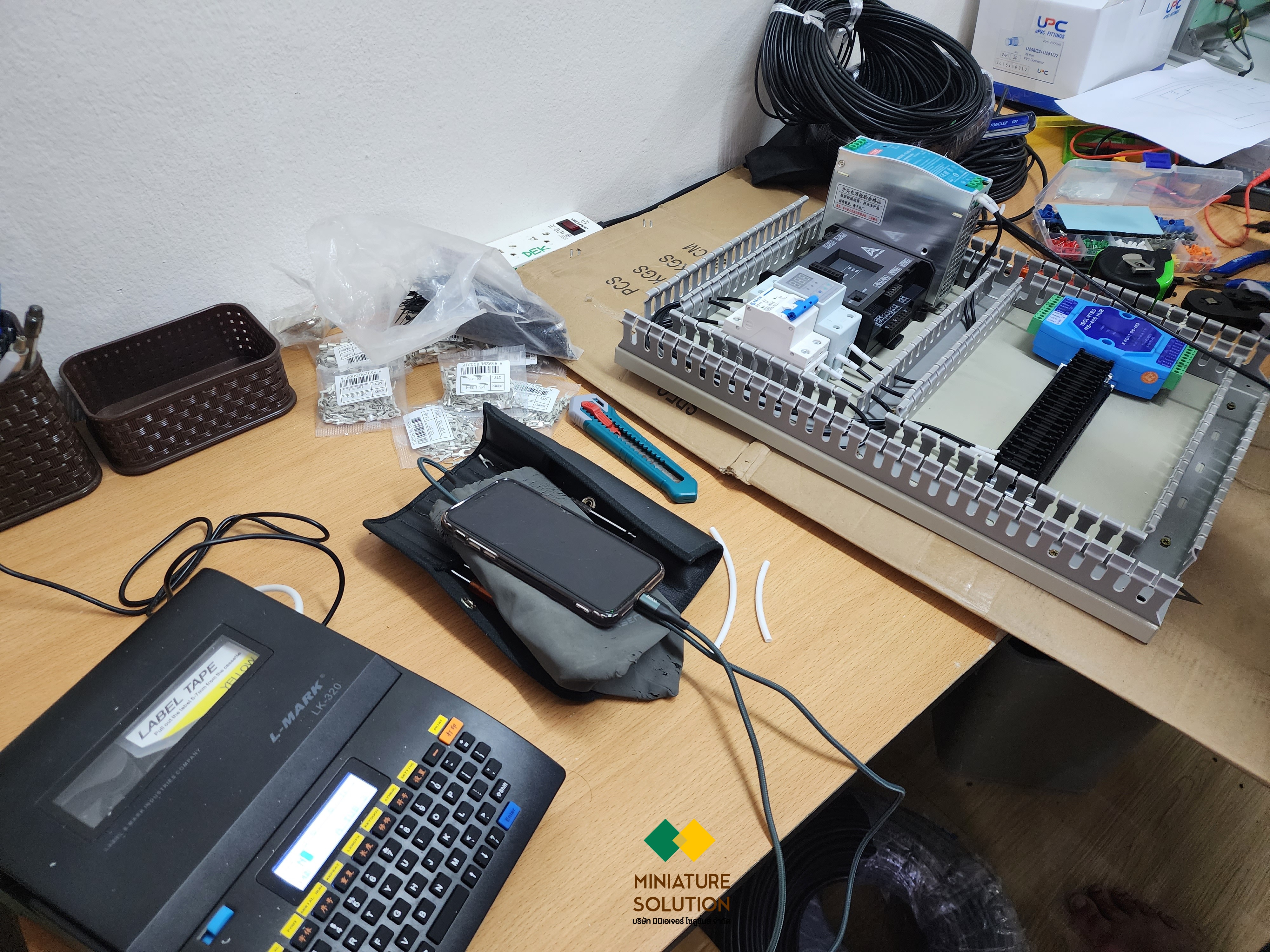 ตู้ควบคุม AHU ระบบทำความเย็นตู้คอนเทนเนอร์ วัดอุณหภูมิ ความชื้น วัดการใช้พลังงานไฟฟ้าเพื่อลดค่าไฟ