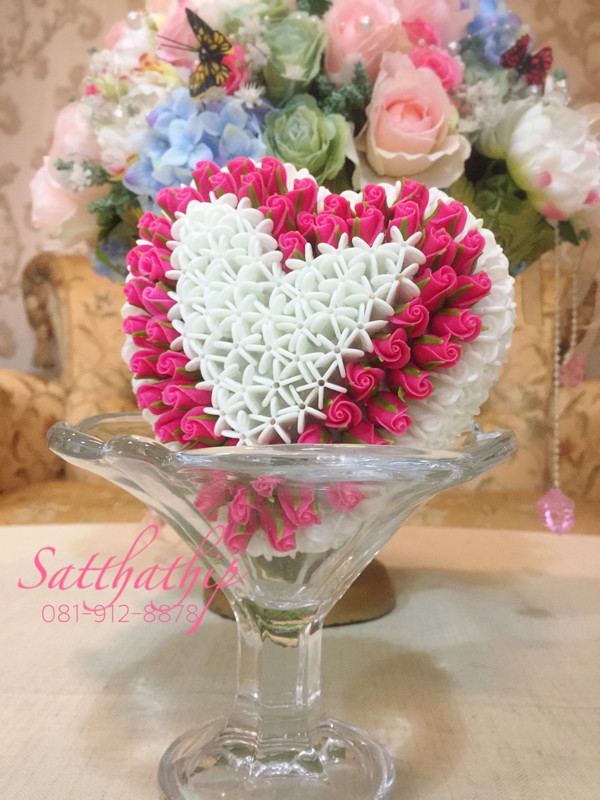 หัวใจดอกรักประดิษฐ์ (ปักดอกกุหลาบ ประดิษฐ์จากดิน)/ พานรับน้ำสังข์รูปหัวใจ/ พานรองแหวนหมั้น – ของชำร่วยงานแต่งงาน - Wedding souvenirs