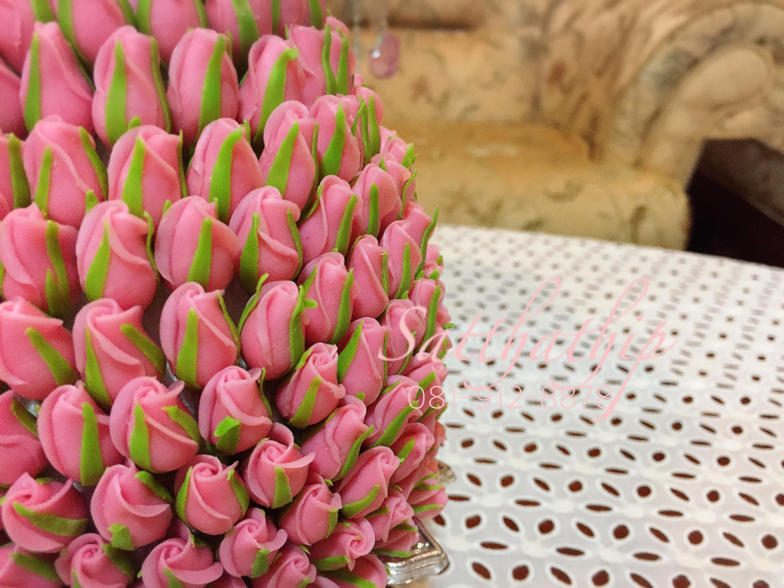 พานพุ่มดอกกุหลาบ - พานพุ่มดอกกุกลาบ (สีชมพู) ประดิษฐ์จากดิน - Phan bush