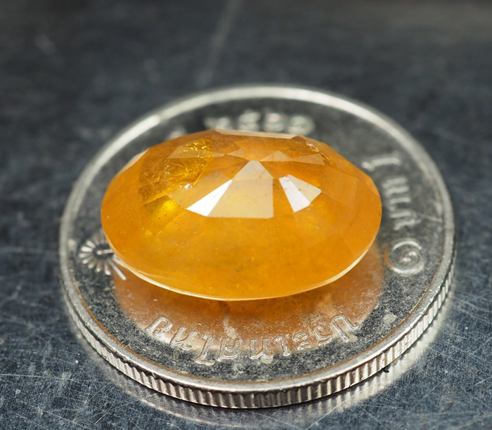 บุษราคัมอัฟริกาสีเหลืองส้ม (Sapphire) 7.90 กะรัต