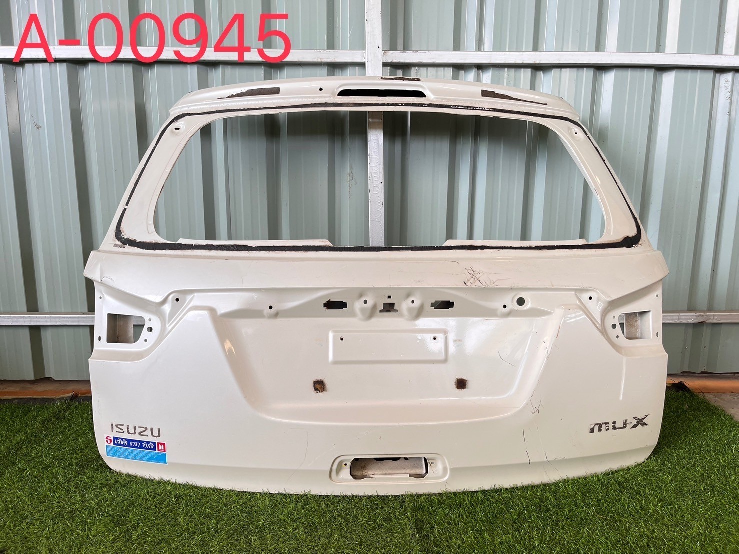 ฝาปิดท้าย Isuzu Mu-x 2014-19 แท้ถอดบิ้ว