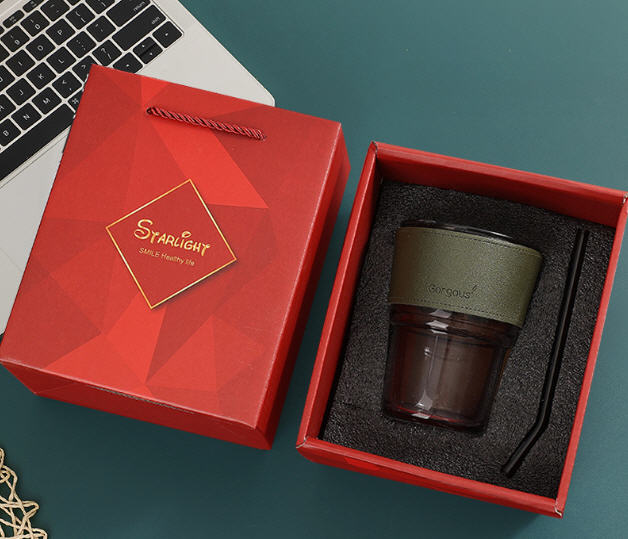 แก้วน้ำ,แก้ว,แก้วพร้อมหลอด