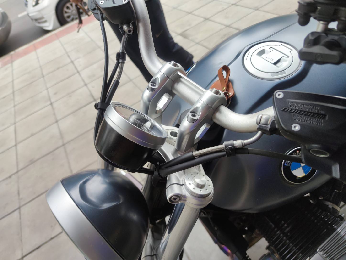 ตุ๊กตาแฮนด์ rizoma แบบยกสูง สำหรับ R9T Scrambler 2016-ปัจจุบัน