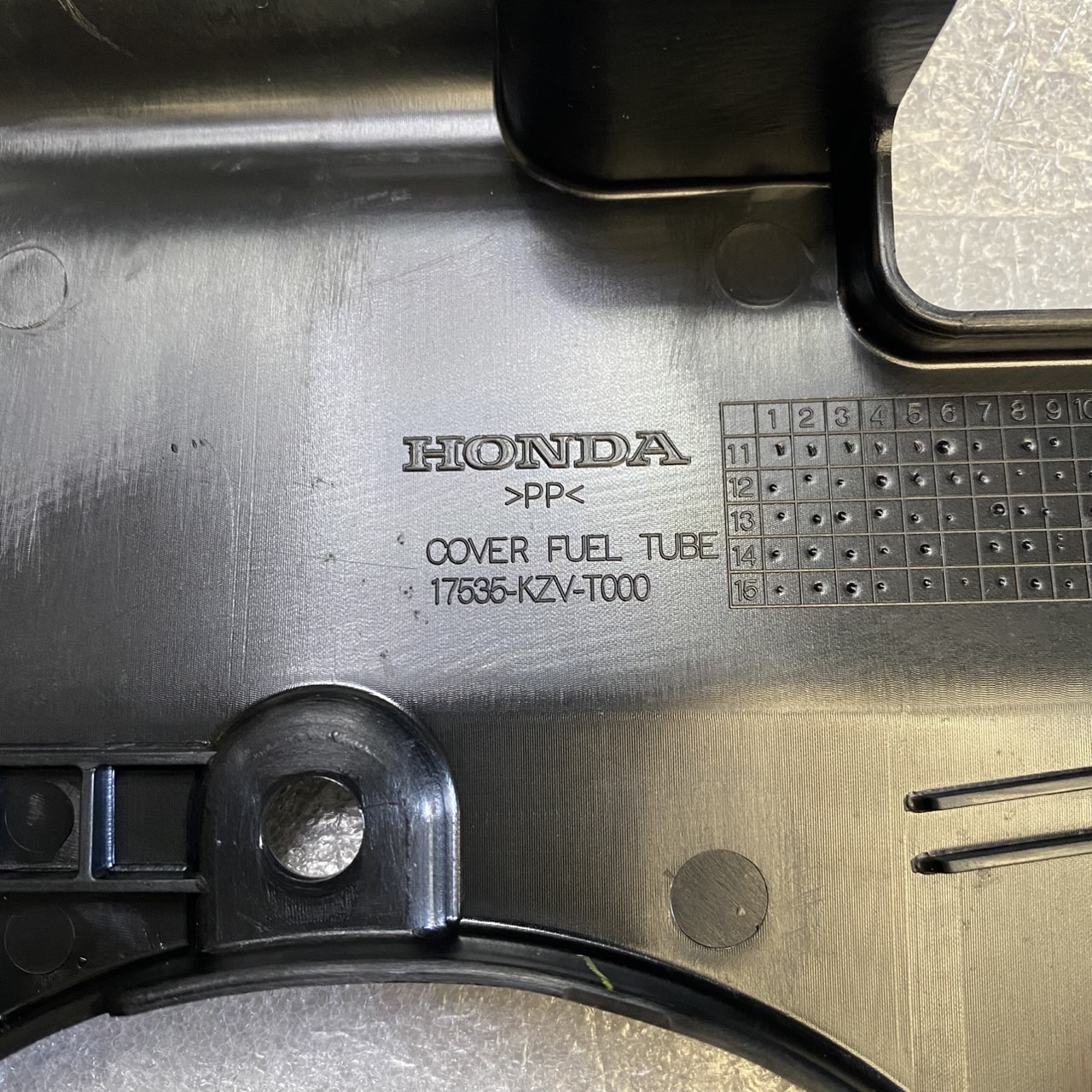 17535-KZV-T00 ฝาครอบท่อจ่ายน้ำมันเชื้อเพลิง SUPER CUB 2013-2017 อะไหล่แท้ HONDA