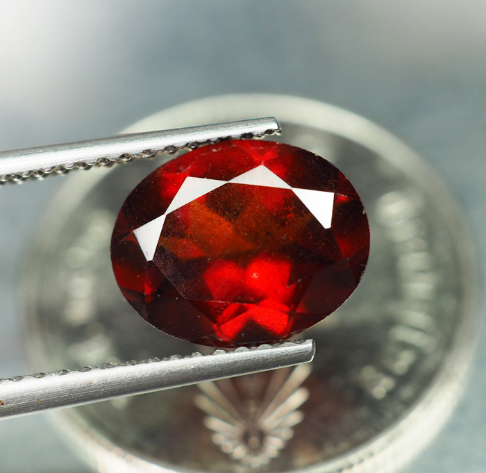 เฮสโซไนต์โกเมน (Hessonite) 2.80 กะรัตสีแดง