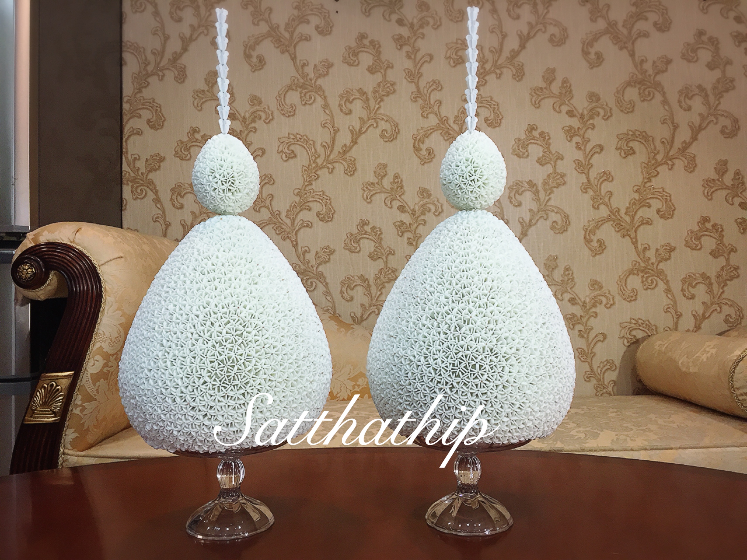 พานพุ่ม - พานพุ่มสักการะ - พานพุ่มดอกรัก - พานพุ่มดอกรักประดิษฐ์ (พลาสติก) สีขาว - Panpum