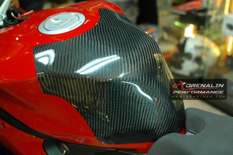 ครอบถังคาร์บอนชิ้นใหญ่ Magical Racing สำหรับ Panigale 899 1199