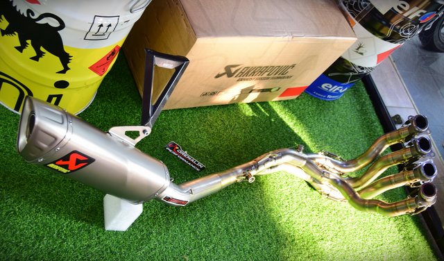 Akrapovic ชุดท่อฟูล Evolution Line (Titanium) สำหรับ CBR1000RR-R 2021+ (For Exhibition only)
