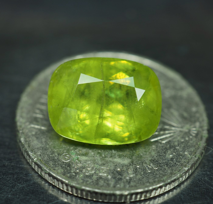 พลอยแท้สฟีน (Sphene) 4.52 กะรัต