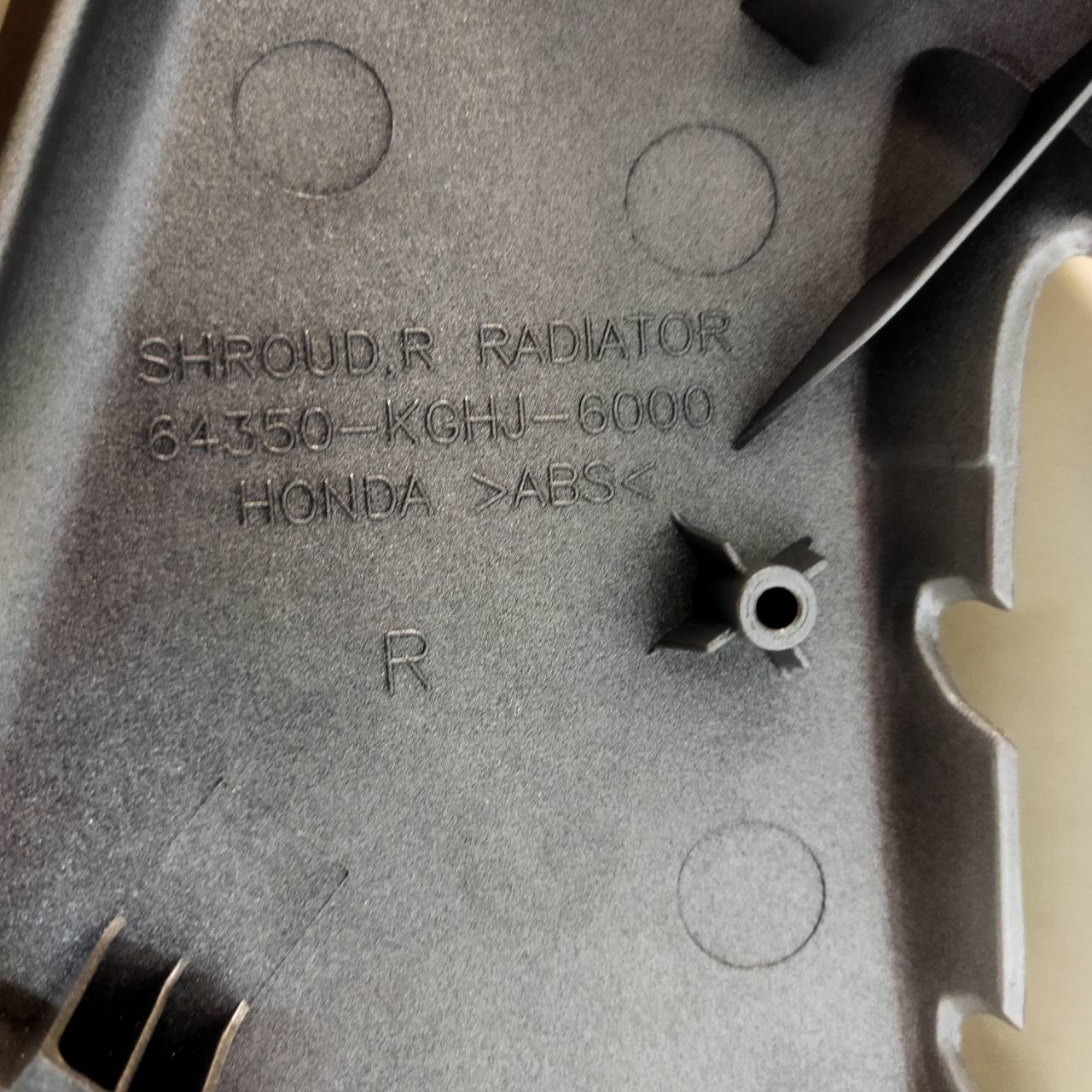 64350-KGH-600ZB ฝาครอบหม้อน้ำขวาสีบรอนซ์ *NH411M* SONIC อะไหล่แท้ HONDA