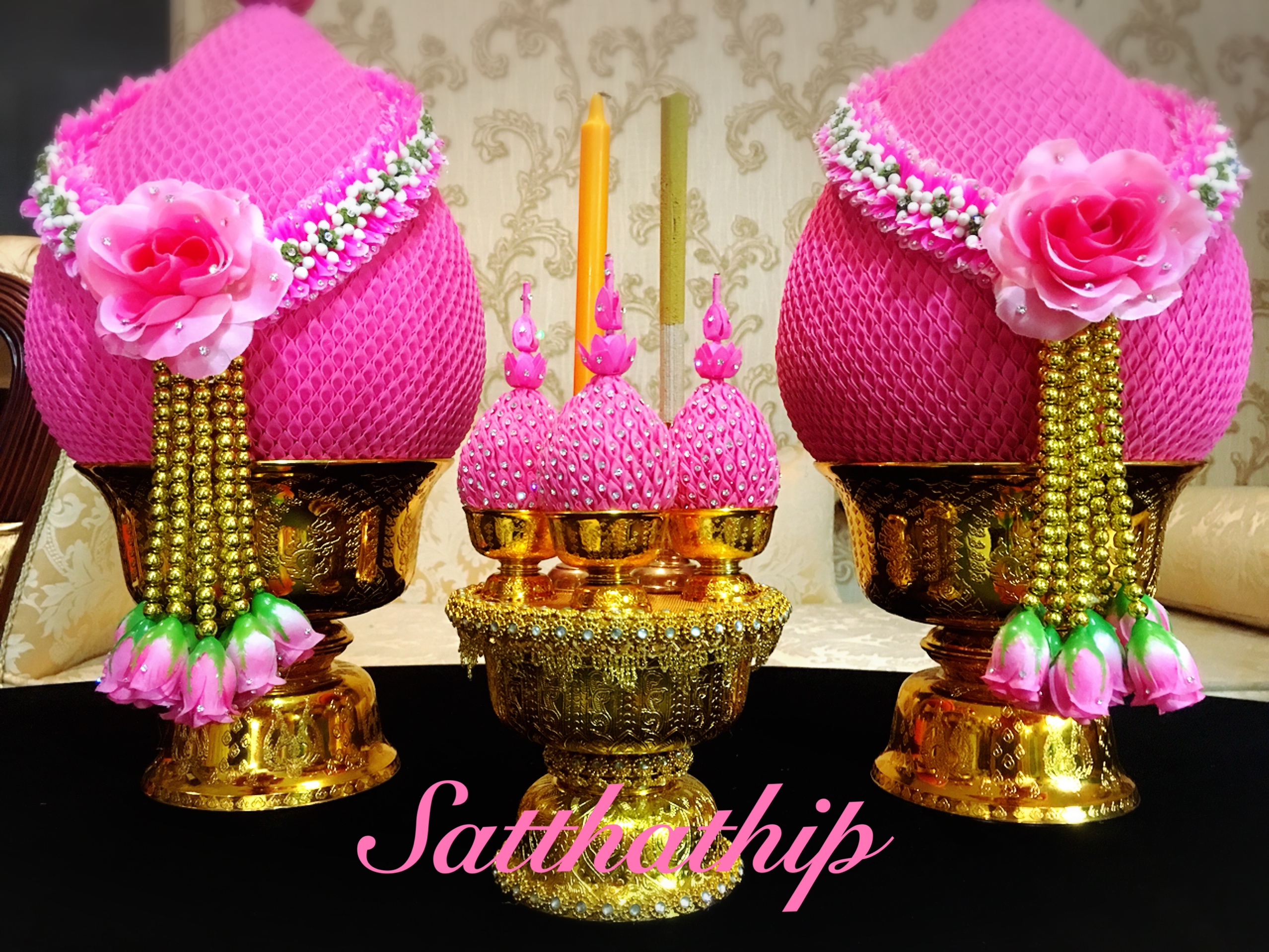 ชุดพานพุ่ม พร้อมพานเครื่องทองน้อย สีชมพู ประดับคริสตัล