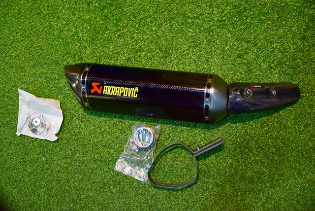 ท่อ Akrapovic Slip-On ( CARBON ) สำหรับ GSX-R1000 2017+ (For Exhibition only)