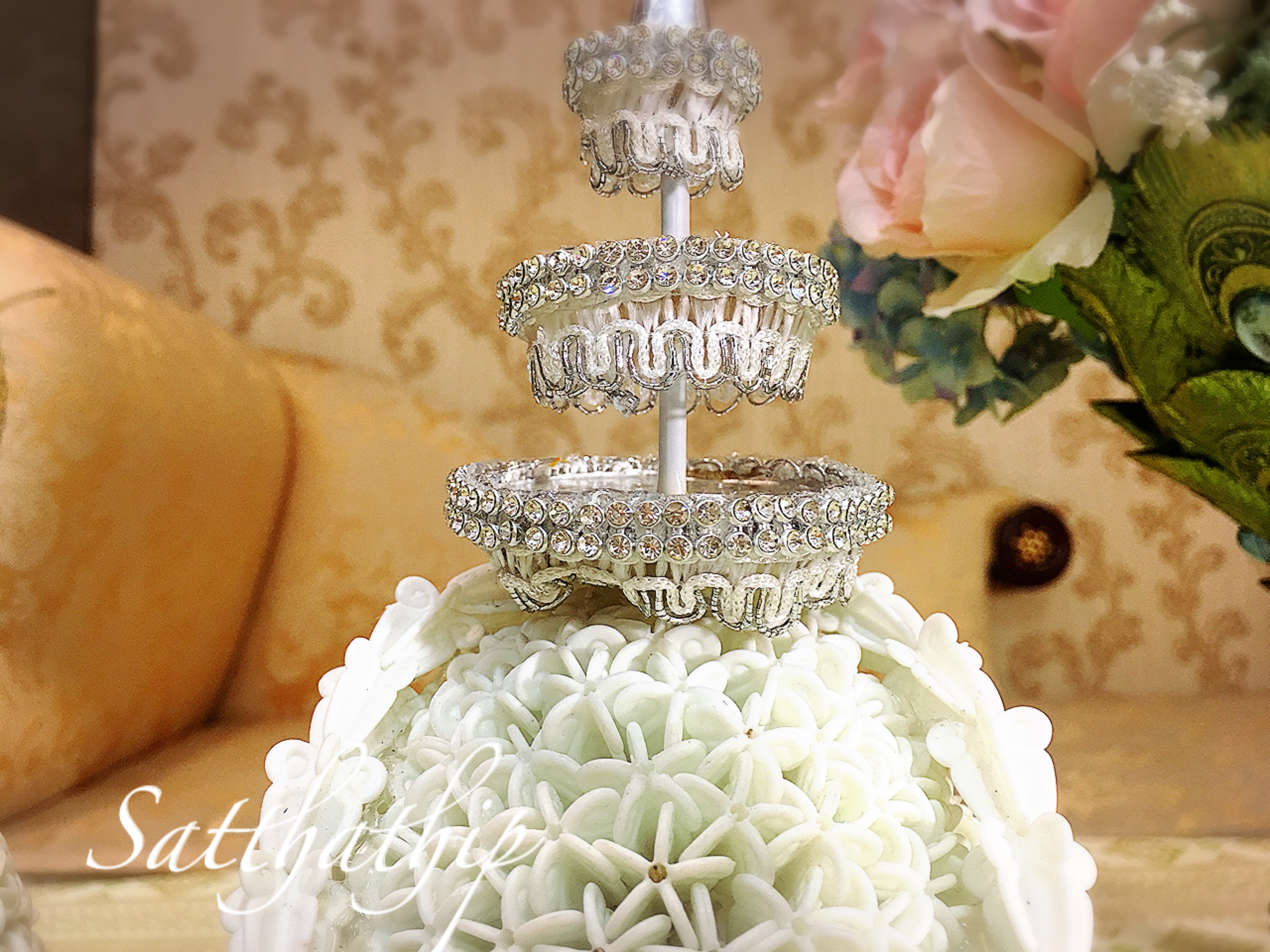 พานพุ่ม - พานพุ่มสักการะ - พานพุ่มดอกรัก - พานพุ่มดอกรักประดิษฐ์ (พลาสติก) - พานพุ่มสีขาว - Panpum