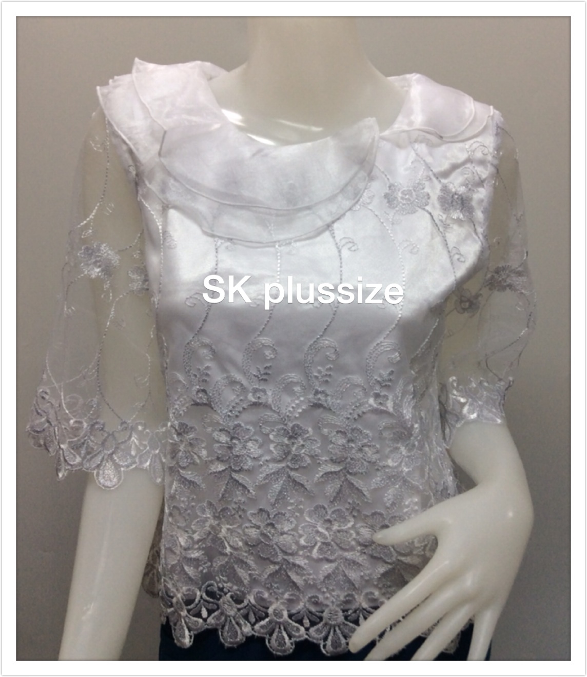 เสื้อลูกไม้บุหงา ปกผ้าแก้วซ้อน สีขาว รอบอก 38 นิ้ว