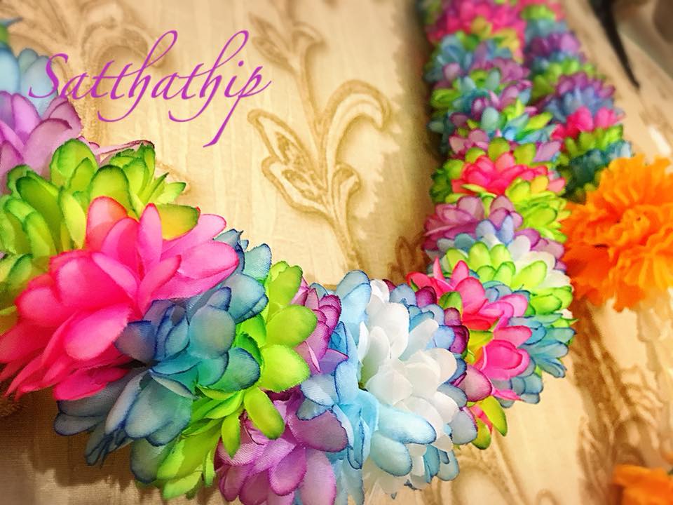 พวงมาลัยผ้าสองชาย [แบบตัดก้านดอก ร้อยแน่น 450 บาท/เมตร]