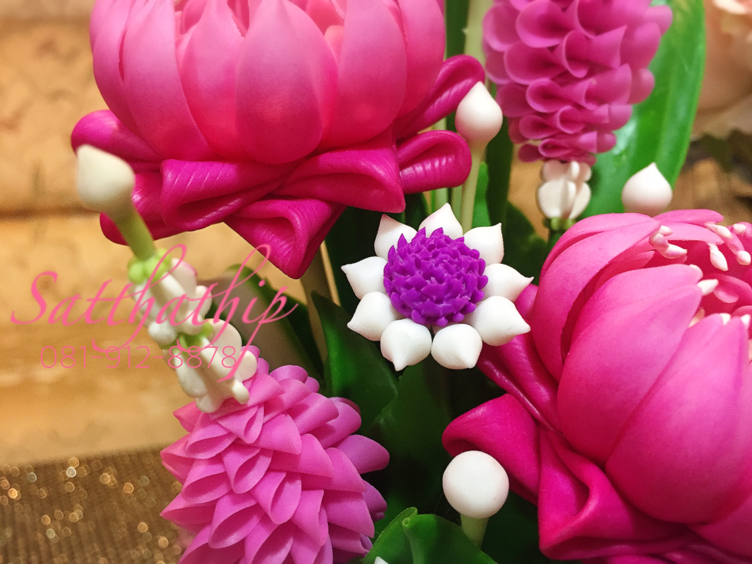 แจกันดอกบัว - ดอกบัวประดิษฐ์ - แจกันดอกบัวพับสีชมพูอมม่วง (ข้างละ 3 ดอก) ประดิษฐ์จากดิน - แจกันดอกบัวประดิษฐ์ - Lotus Flower