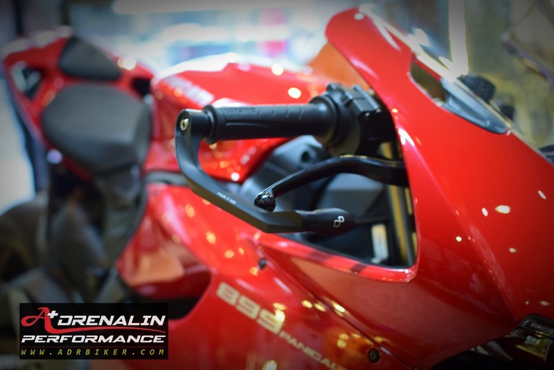 การ์ดแฮนด์ Lightech ทรง GP สำหรับ Panigale