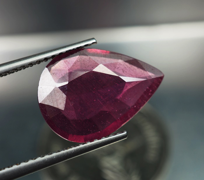 พลอยทับทิม (Ruby) 4.35 กะรัตสีแดงม่วง
