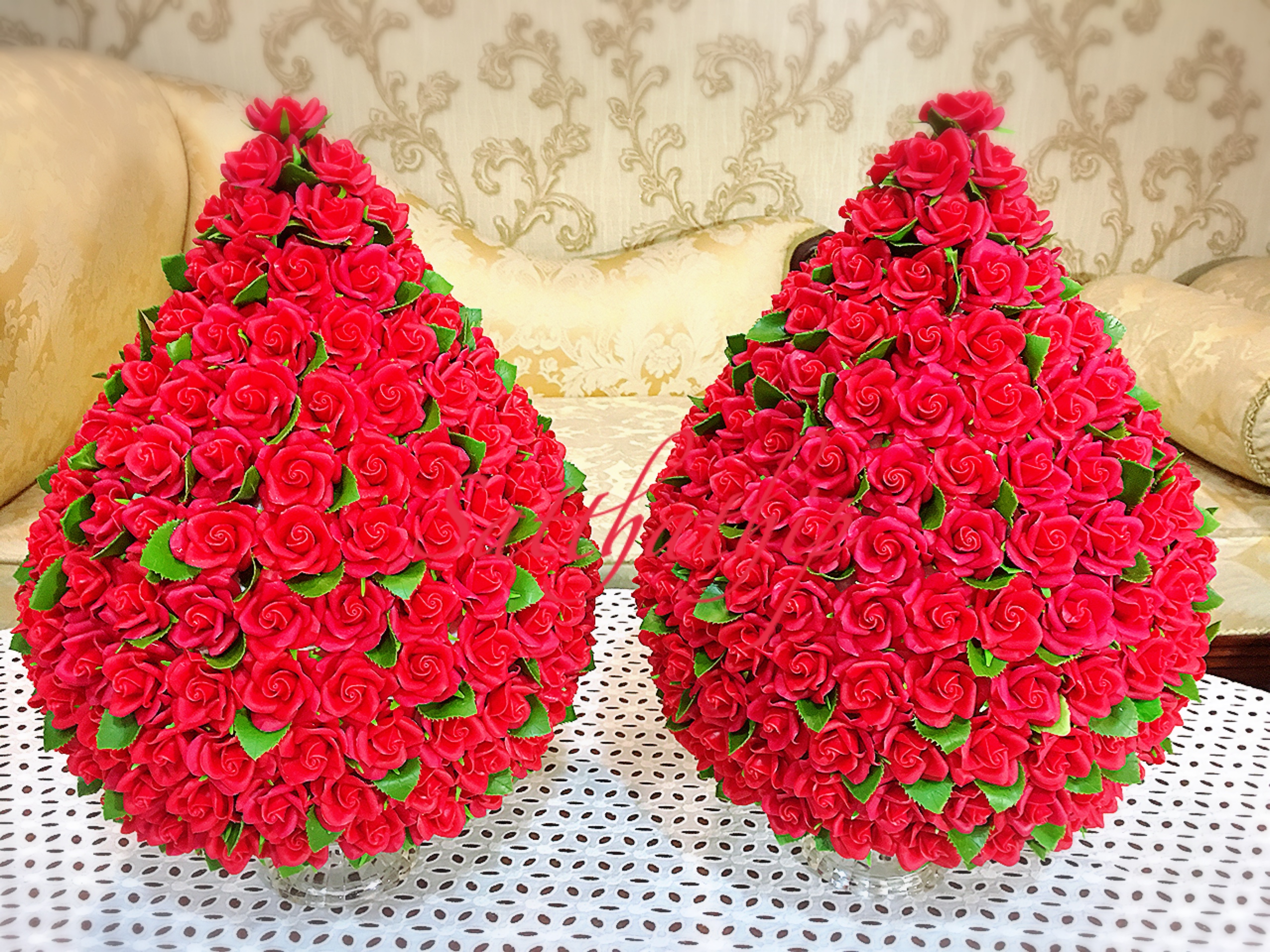 พานพุ่มดอกกุหลาบ ประดิษฐ์จากดิน [11 นิ้ว 12,600 บาท/คู่]