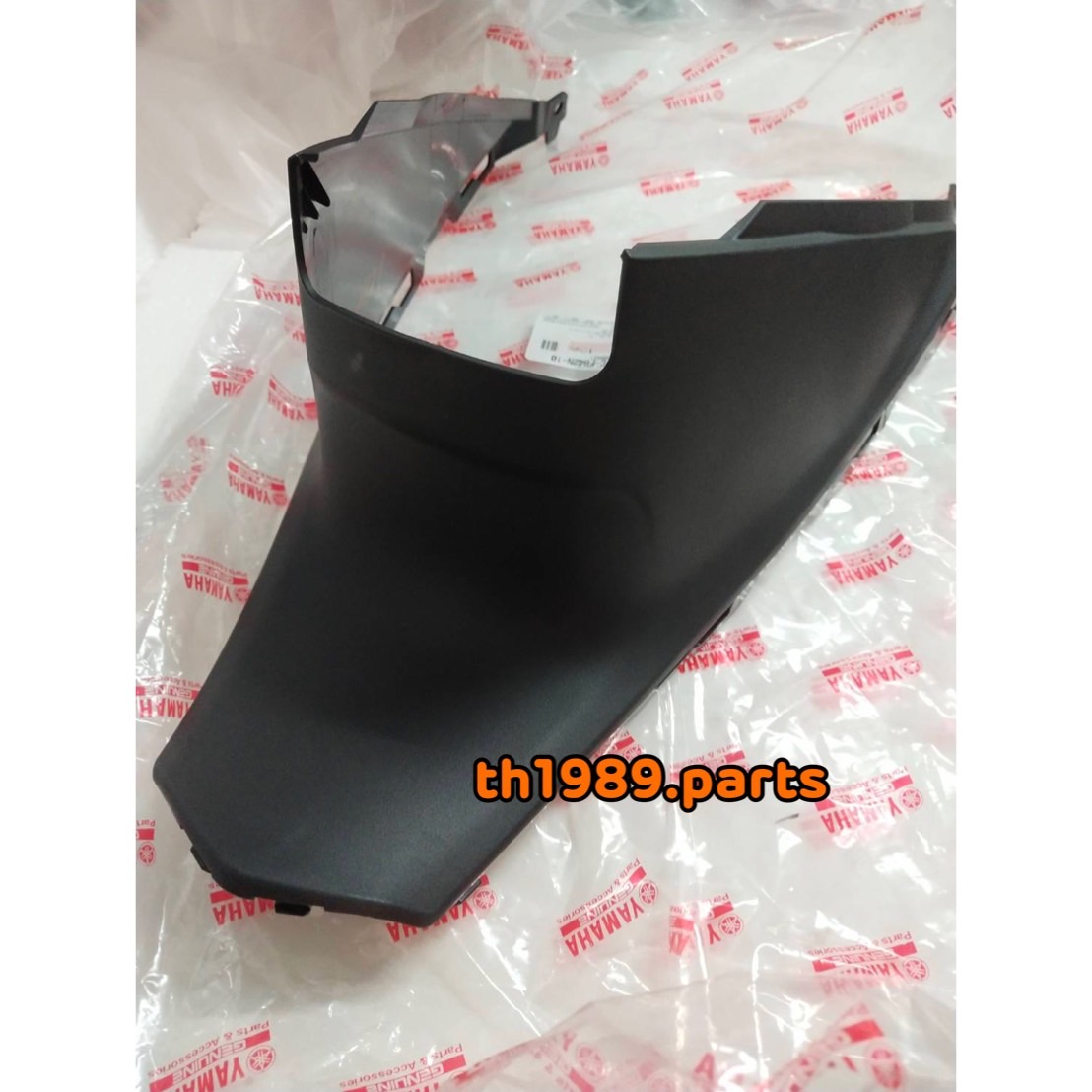 ฝาครอบใต้เบาะสีดำ SPARK115i 2014-2016 , SPARK LX 2017 อะไหล่แท้ YAMAHA 1FC-F842N-10