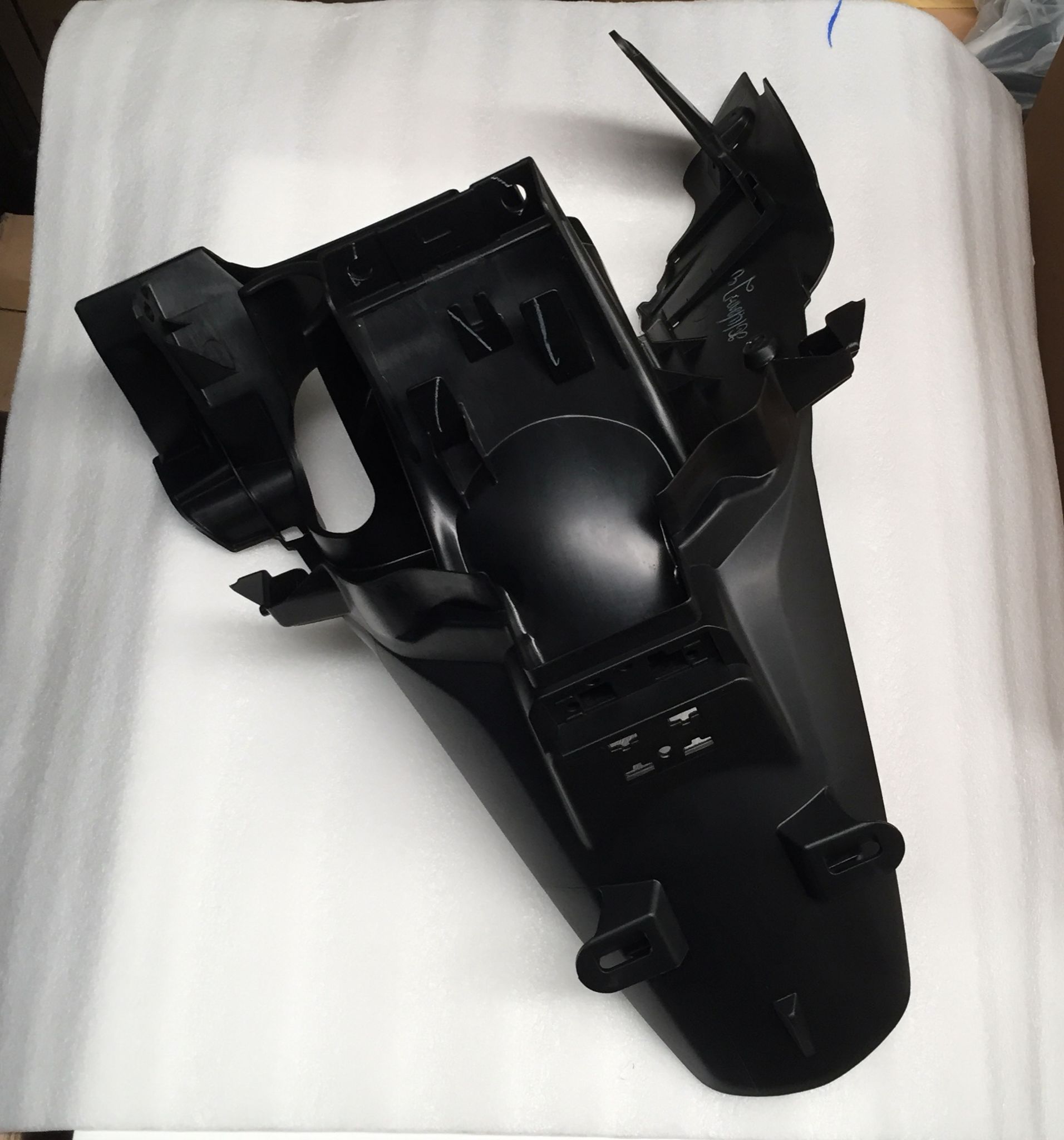 2BL-F1611-00 บังโคลนหลัง GRAND FILANO 2015-2017 อะไหล่แท้ YAMAHA รหัสใหม่ 2BL-F1611-01