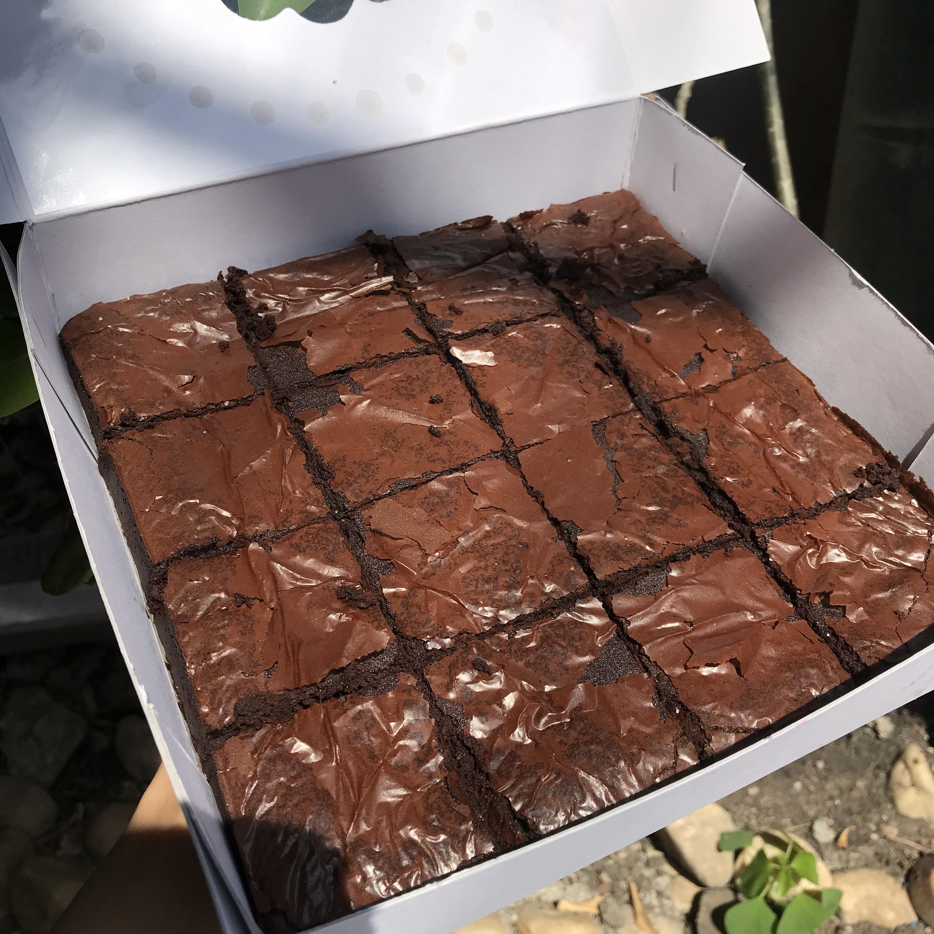 บราวนี่ดาร์คช็อคโกแลตแท้75%(แบบปอนด์16ชิ้น) Dark Chocolate brownie