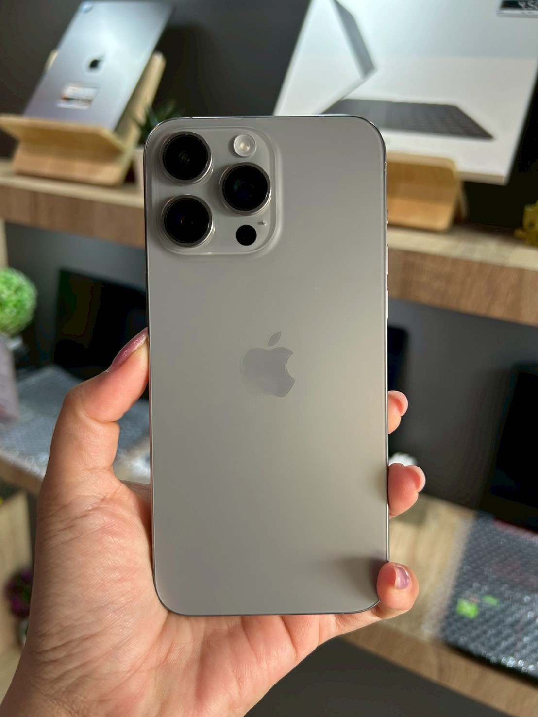 iPhone 15 Pro Max 1TB Natural Titanium