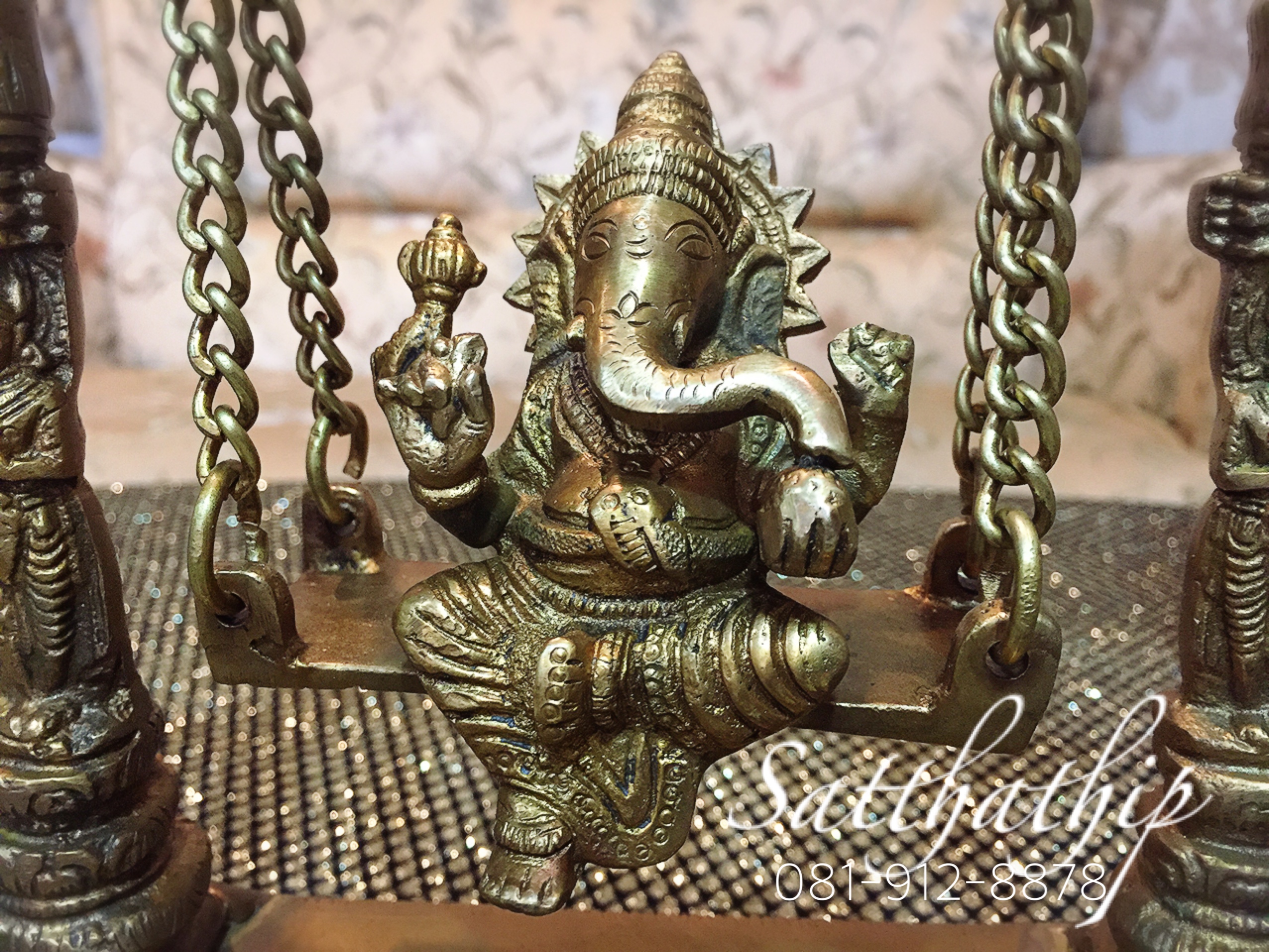 พระพิฆเนศปางโล้ชิงช้า นั่งชิงช้า (ทองเหลือง) ผลิตและนำเข้าจากอินเดีย - Ganesha: Lord of Success