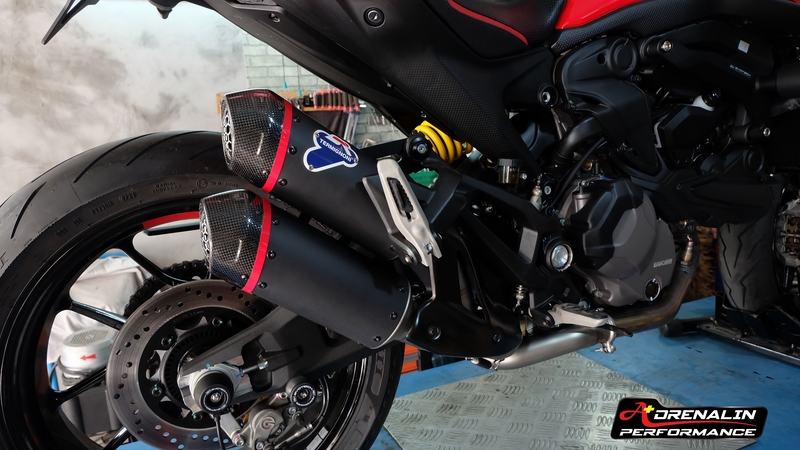 ท่อคู่ Racing termignoni สำหรับ Monster 937 ducati performance ท่อดำปากคาร์บอน พร้อมคอกลาง แทนที่แคต (For Exhibition only)