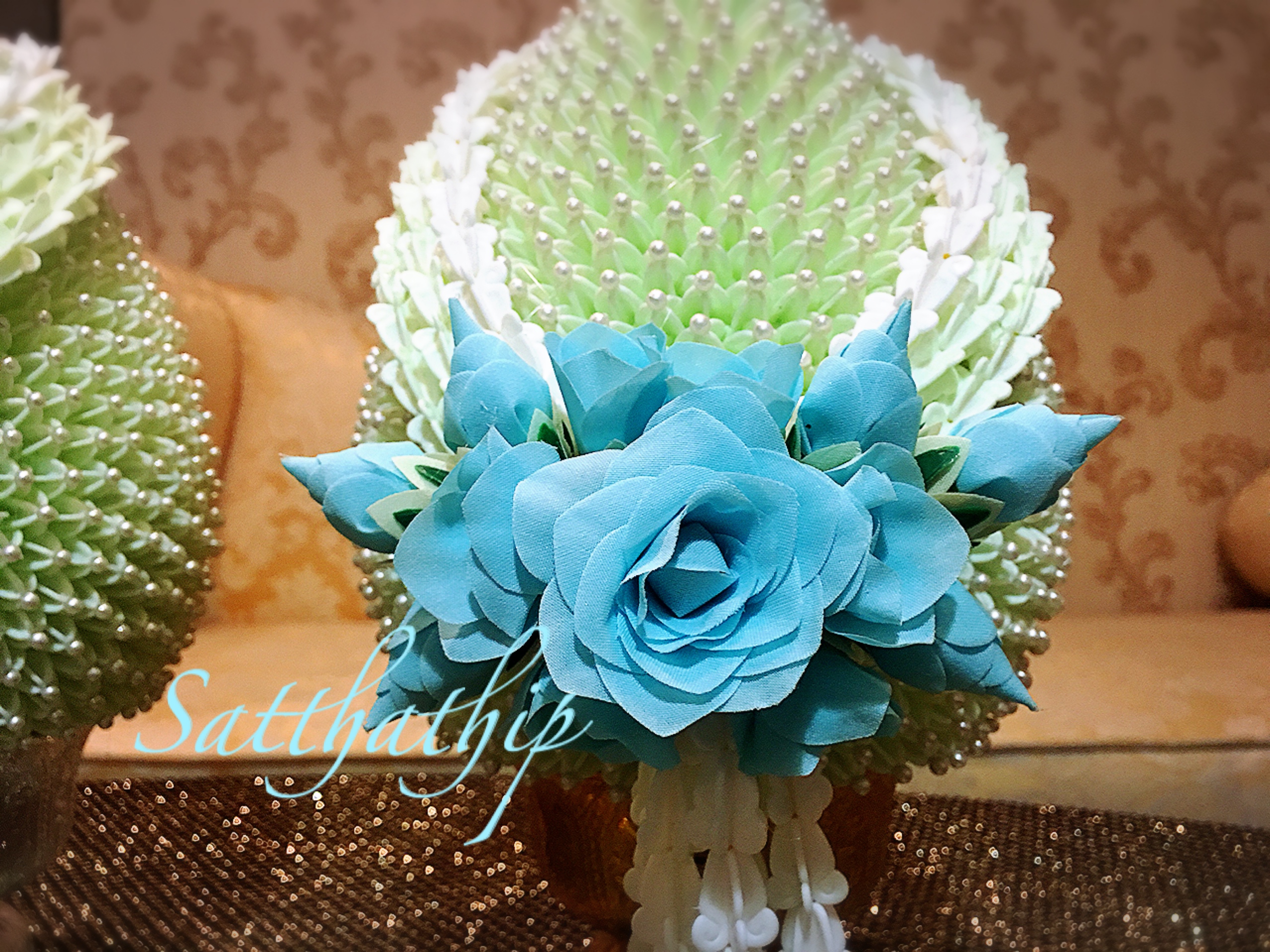 พานพุ่ม - พานพุ่มสักการะ - พานพุ่มดอกรัก - พานพุ่มดอกรักประดิษฐ์ (พลาสติก) - พานพุ่มสีขาว - Panpum