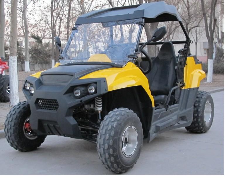 UTV ขยายกว้างกว่าเดิม+เครื่องยนต์มาตราฐานแรงกว่าเดิม 200CC ระบบเกียร์ออโต้ F/N/R พร้อมอ๊อฟชั่นให้เลือกล้อแม็กซ์+ยางใหญ่ +หลังคาไฟเบอร์+กระจกหน้า+ไฟ