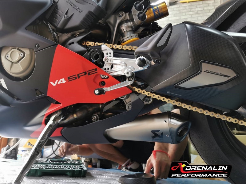 ท่อ Akrapovic full system สำหรับ Panigale V4 (For Exhibition only)