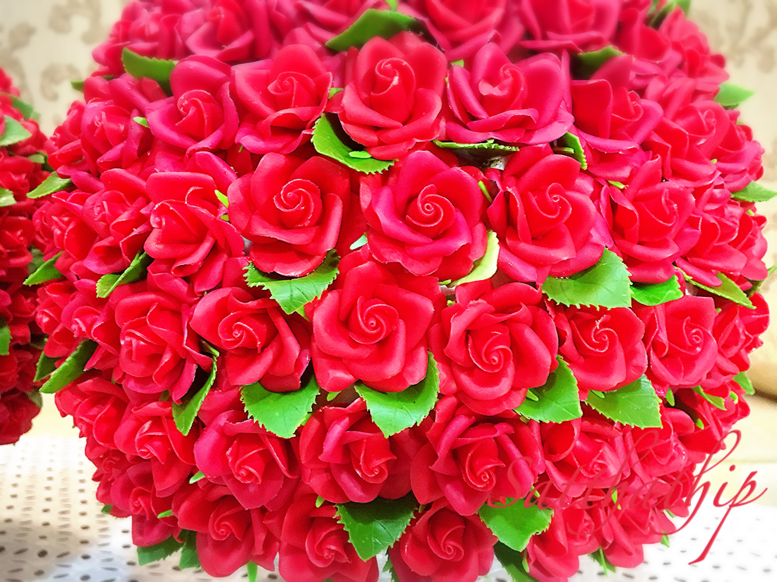 พานพุ่มดอกกุหลาบ ประดิษฐ์จากดิน [11 นิ้ว 12,600 บาท/คู่]