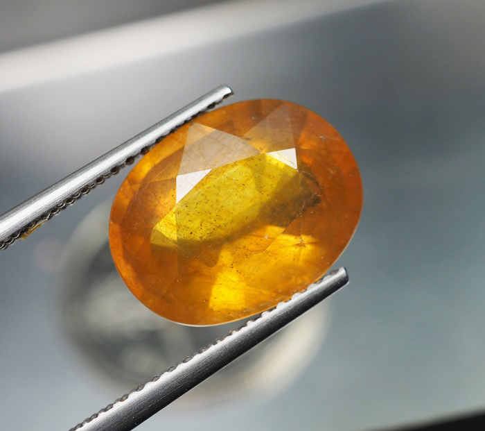บุษราคัมอัฟริกาสีเหลือง (Sapphire) 6.40 กะรัต
