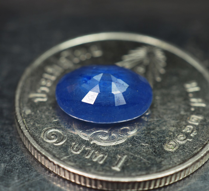 พลอยไพลิน (Blue Sapphire) 2.10 กะรัต