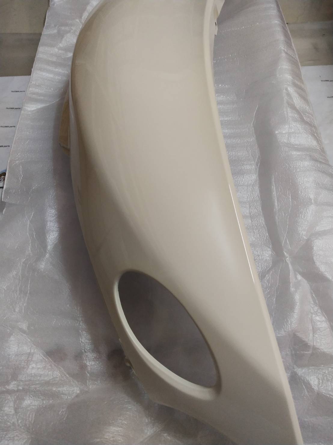 ฝาข้างขวาตัวยาวสีขาว สำหรับรุ่น FINO ปี 2011 อะไหล่แท้ YAMAHA 4D0-F1721-00-1A