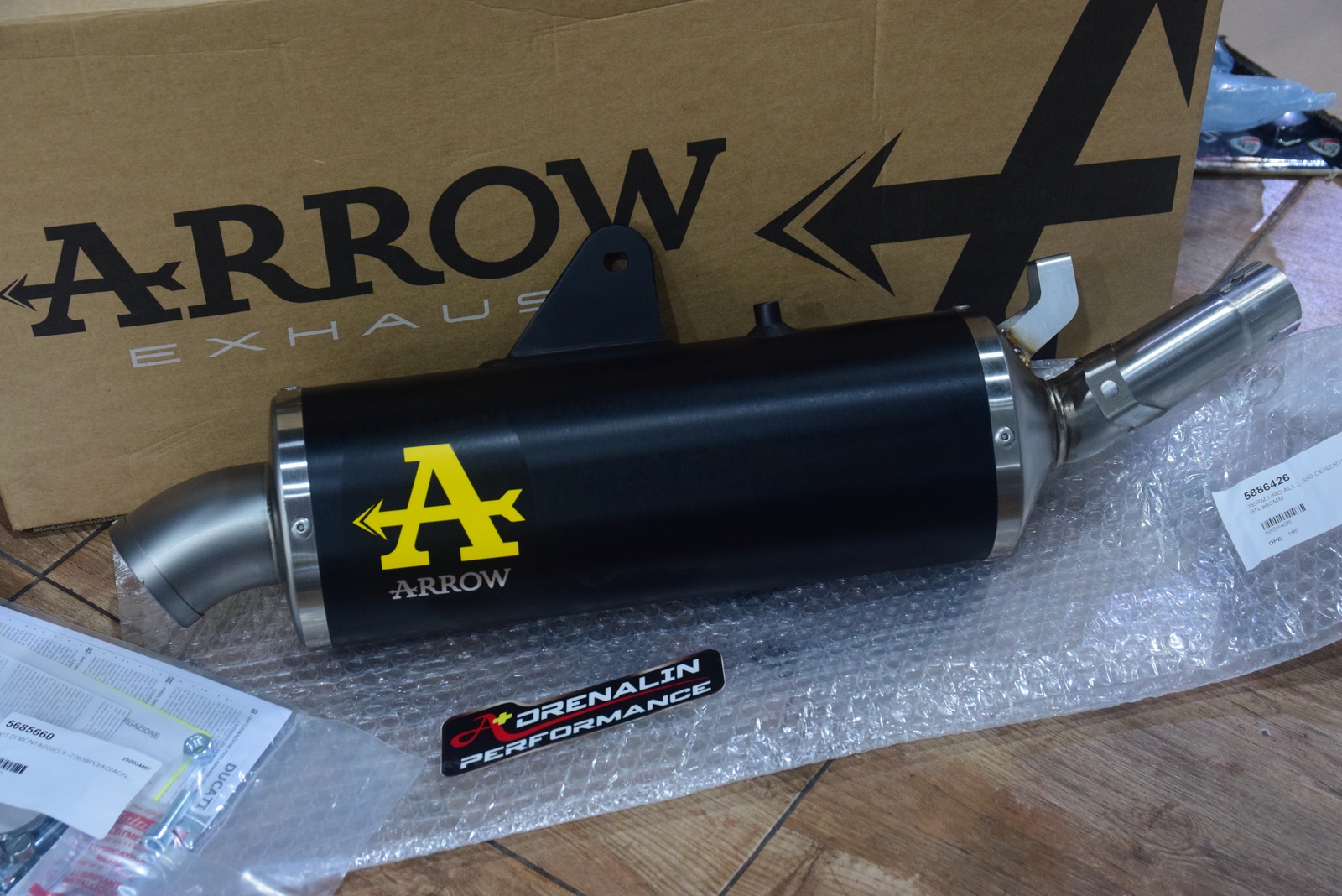 ท่อ Arrow สลิปออน สำหรับ Ducati Desert X 950 2023+ (For Exhibition only)