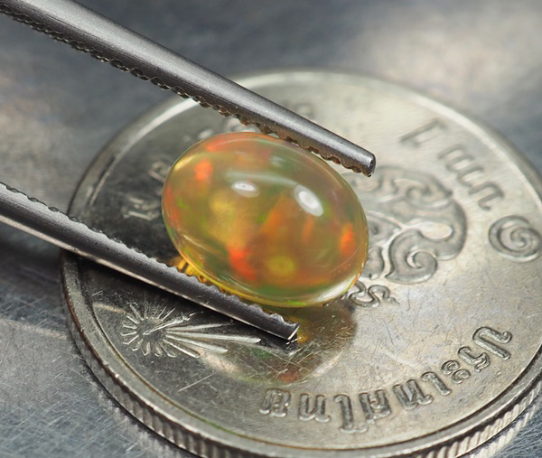 โอปอหลากสี (Multi Opal) 1.05 กะรัต