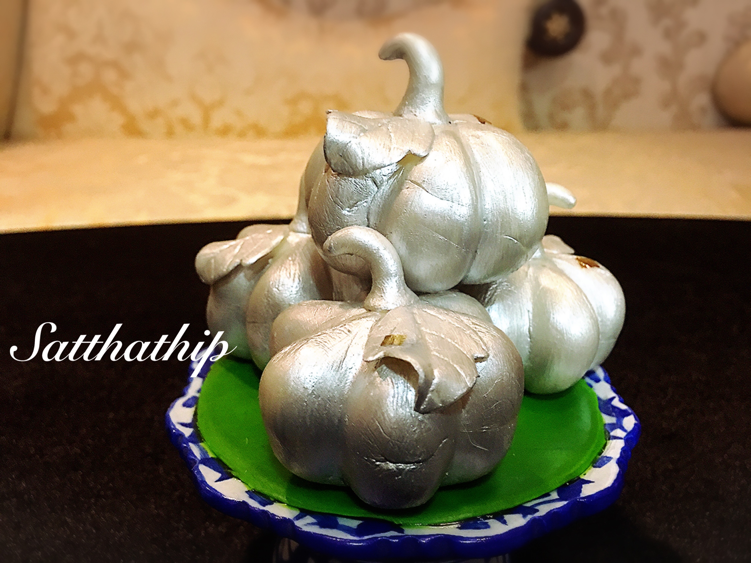 พานฟักเงิน ประดิษฐ์จากดิน - ฟักเงิน, ฟักทอง - ผลไม้มงคล