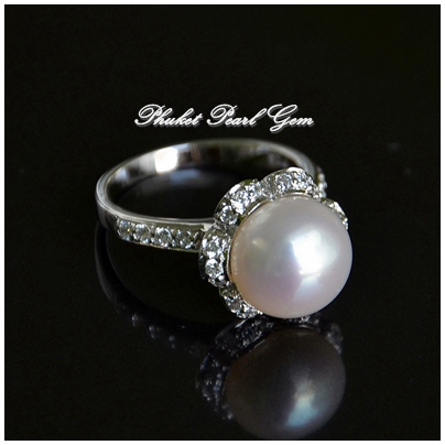Flower Pearl Ring แหวนไข่มุก รูปดอกไม้