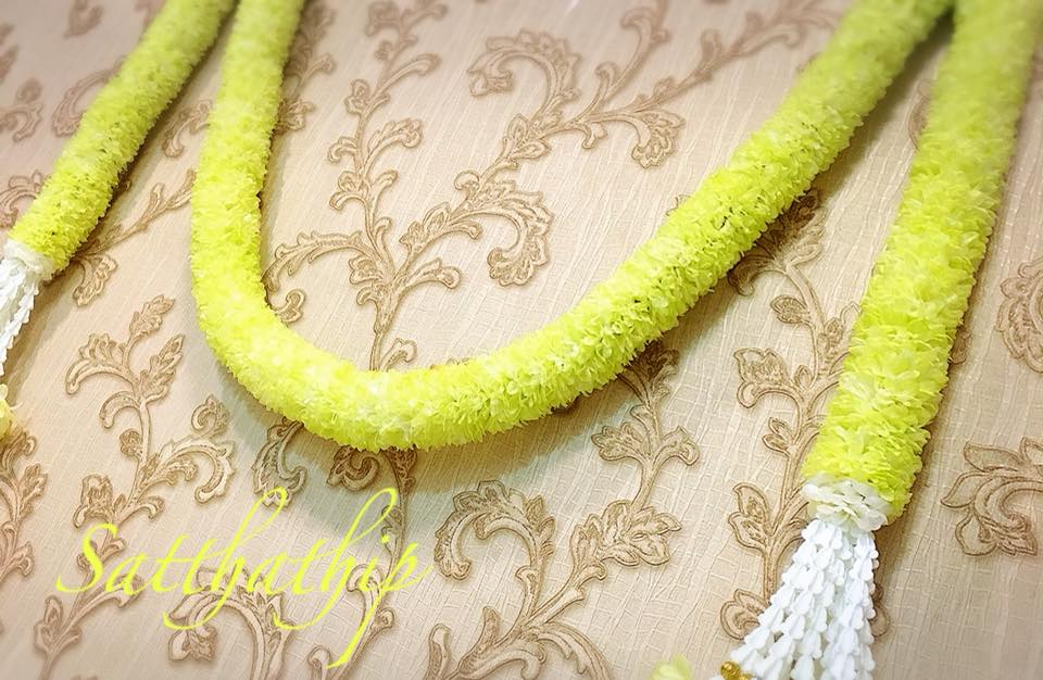 พวงมาลัยผ้าสองชาย [แบบตัดก้านดอก ร้อยแน่น 450 บาท/เมตร]